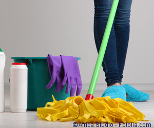  Cleaning lady with cleaning supplies