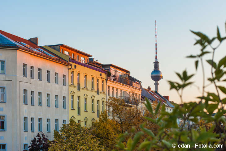 Hausfassaden und Berliner Fernsehturm