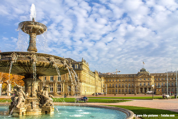 Blick auf das Neue Schloss auf dem Stuttgarter Schlossplatz.