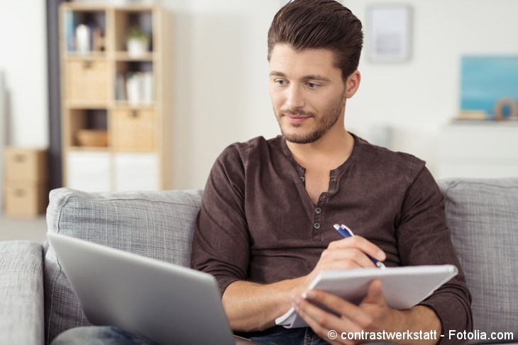 Student zu Hause beim Lernen