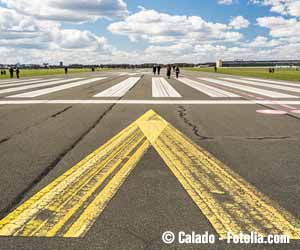 Das Tempelhofer Feld bei Sonnenschein.