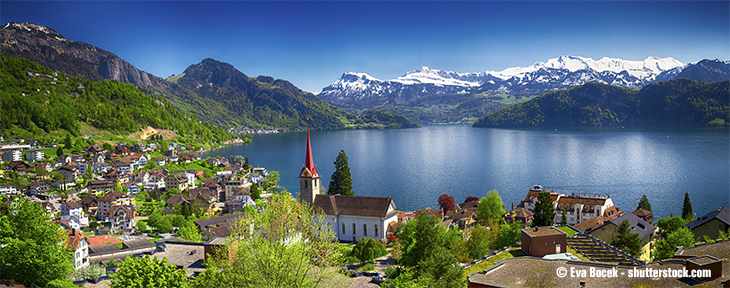 Panorama vom Dorf Weggis bei Luzern am Vierwaldstättersee.