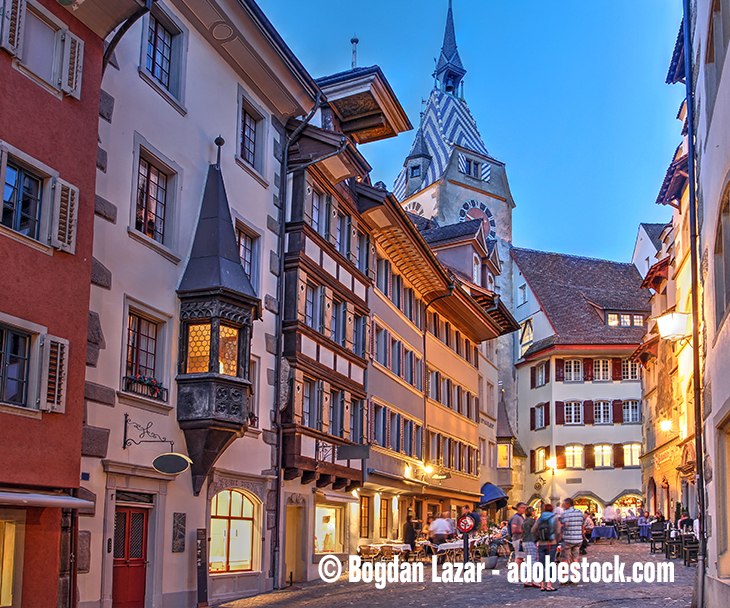 Die Zuger Altstadt mit wunderschönen alten Fachwerkhäusern.