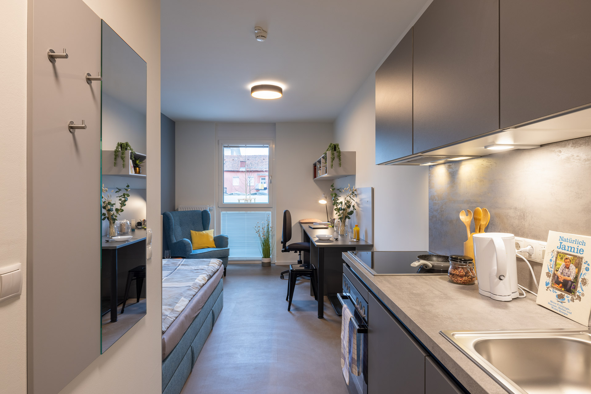 Modernes WG-Zimmer mit Balkon frei